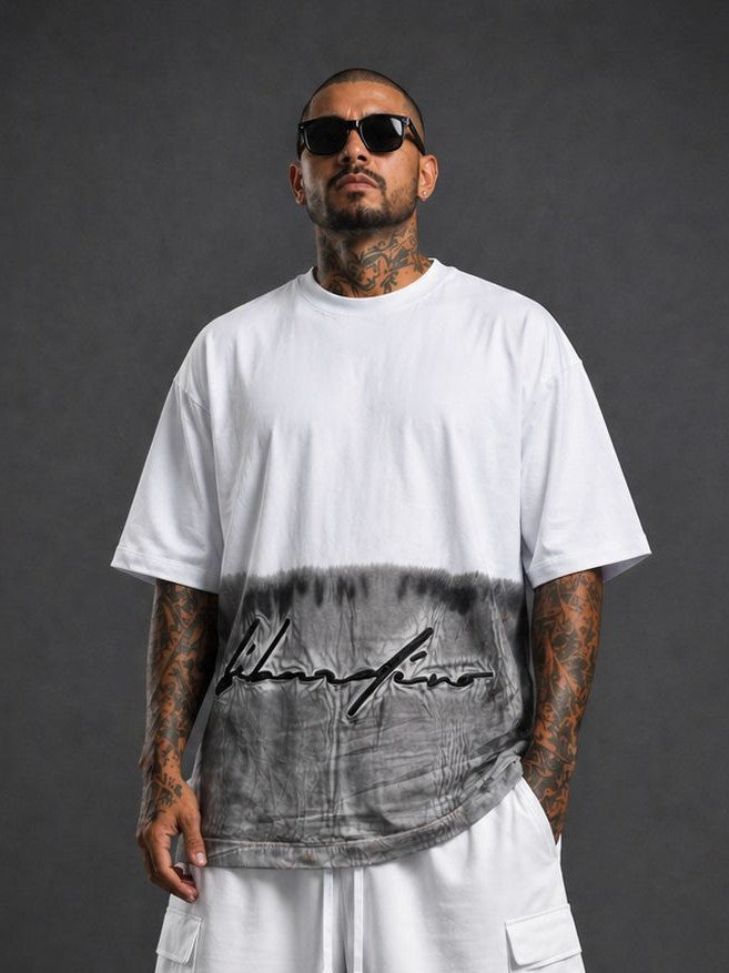 Camisa Manchada Blanca y Gorra Blanca