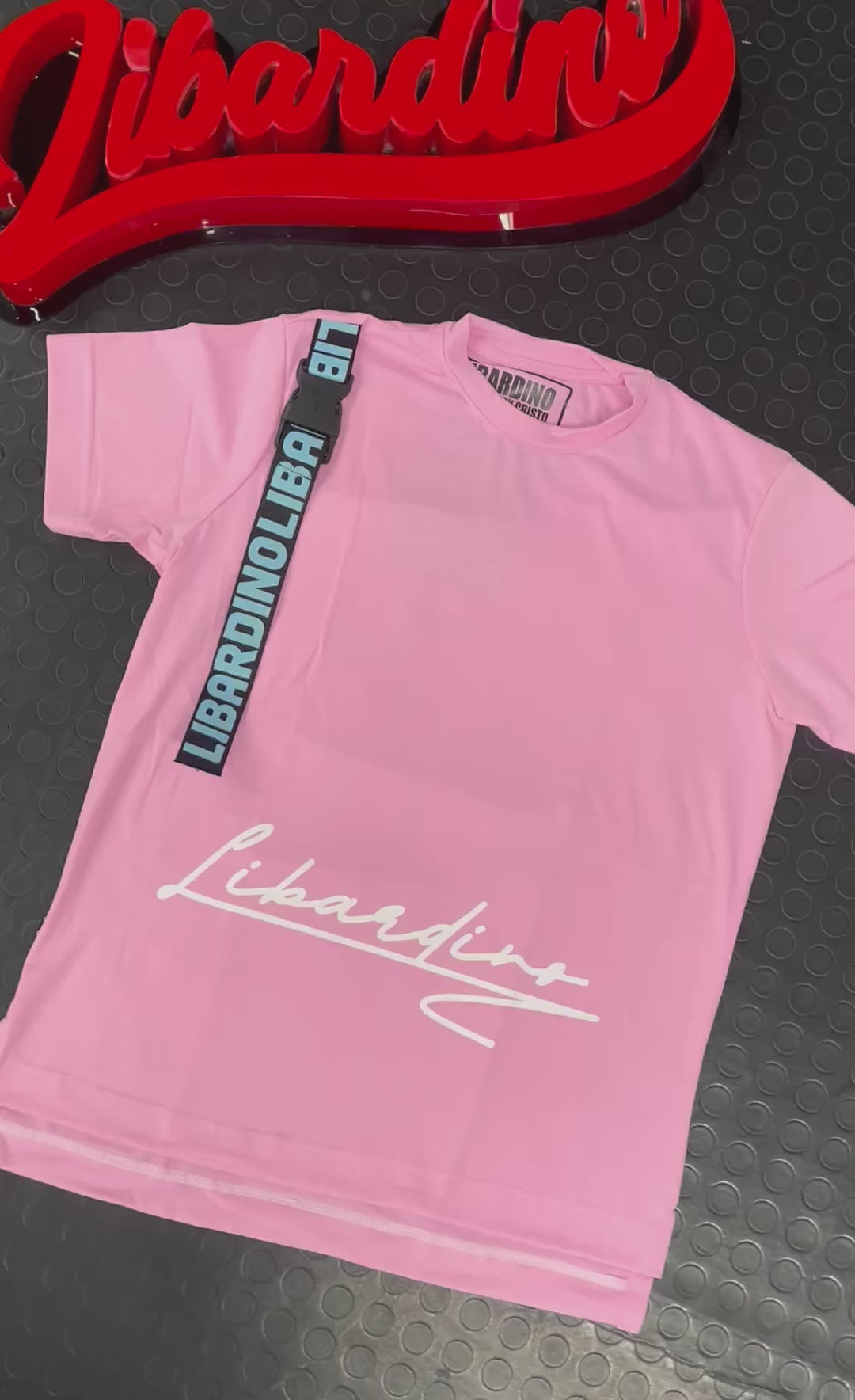 Camisa Semi Oversize Grafiti Rosada