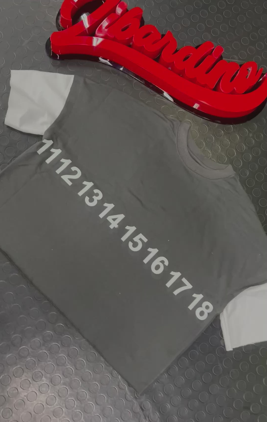 Camisa Box Fit Gris Numeros