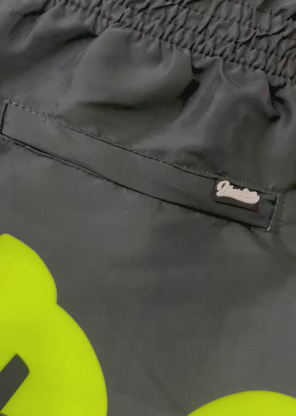 Pantaloneta Piscina Negra Firma Neón