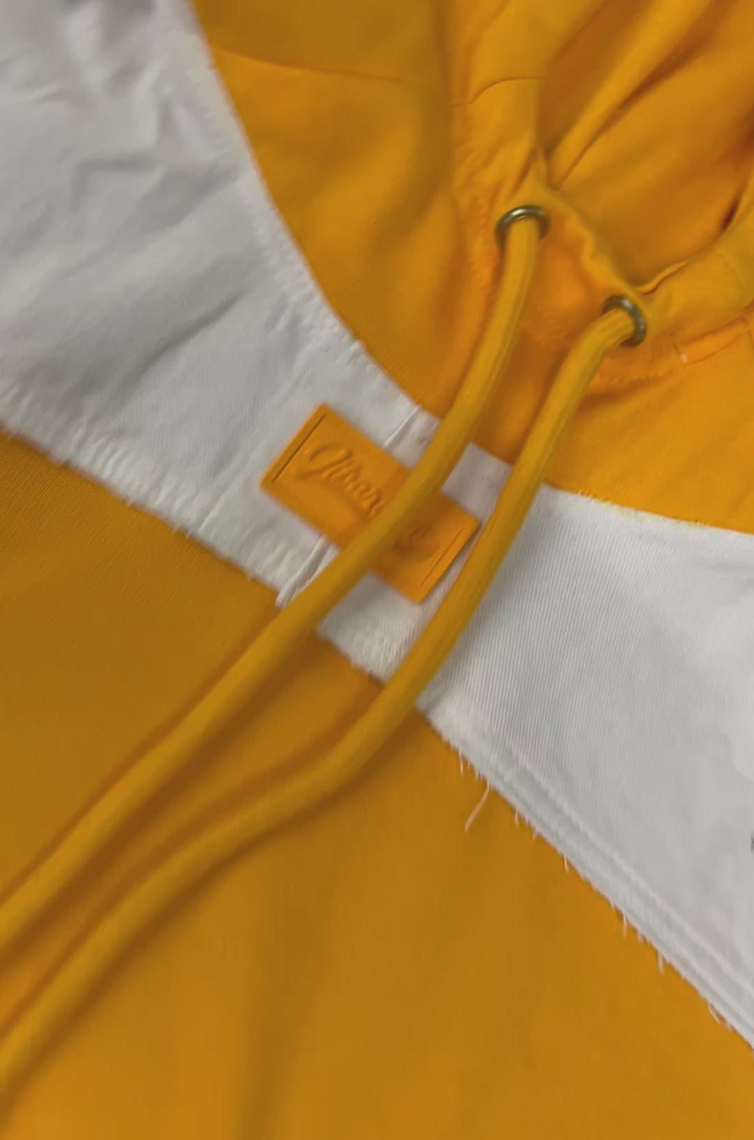 Buzo Capota Mostaza Jeans Blanco